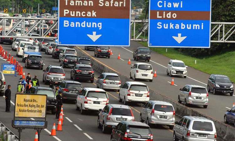 Jalur Puncak Bogor Dipadati Wisatawan