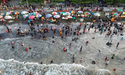 Pantai di Jalur Pantura Ramai Dikunjungi Wisatawan