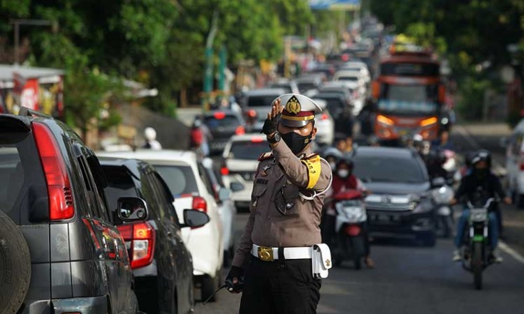 Jalur Wisata di Kawasan Yogyakarta Dipadati Kendaraan Wisatawan saat Libur Lebaran