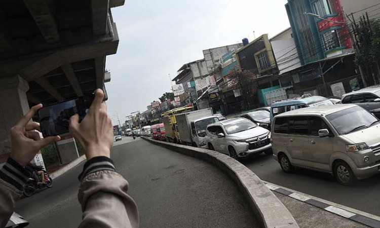 Tol Jakarta-Cikampek Diberlakukan One Way, Jalan Arteri Kalimalang Macet Total