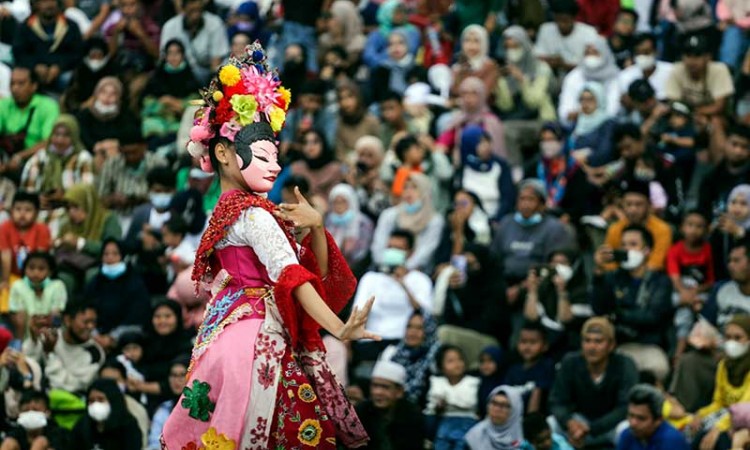 Pagelaran Kesenian Betawi di Perkampungan Budaya Betawi Setu Babakan 