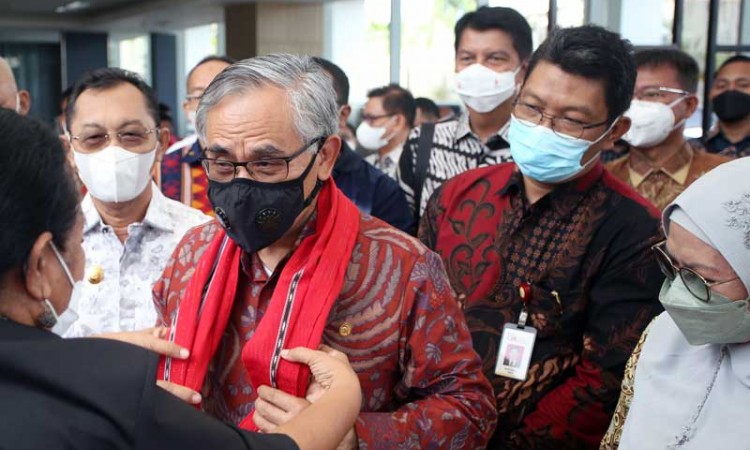 Wimboh Santoso Resmikan Kantor OJK Provinsi Maluku