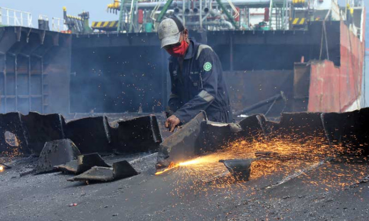 Warga di Bangkalan Jawa Timur Mayoritas Berprofesi Sebagai Jagal Kapal 