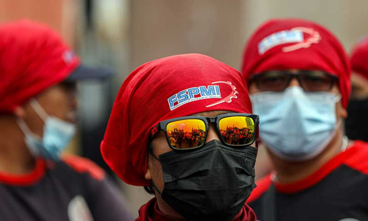 Puluhan Ribu Buruh Ikuti Aksi May Day Fiesta
