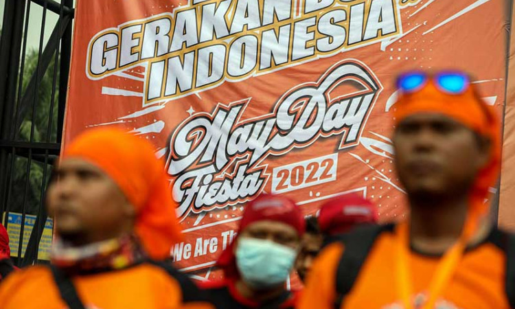 Puluhan Ribu Buruh Ikuti Aksi May Day Fiesta