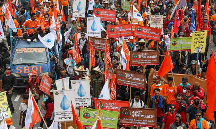 Puluhan Ribu Buruh Ikuti Aksi May Day Fiesta