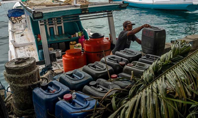 Nelayan di Sulawesi Selatan Kekurangan Solar