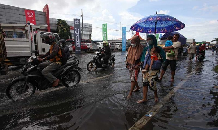 Banjir Rob Rendam Kawasan Kalianak Timur Surabaya