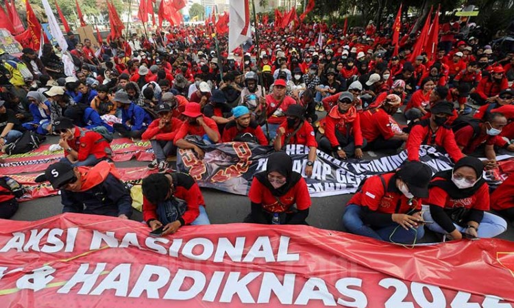 Buruh Gelar Aksi Unjuk Rasa Memperingati 24 Tahun Reformasi