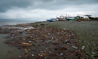 Pantai Teluk Palu di Sulawesi Tengah Dipenuhi Sampah