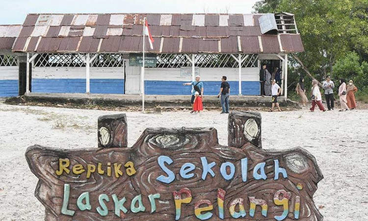 Replika Sekolah Laskar Pelangi Menjadi Obyek Wisata Favorit di Belitung Timur