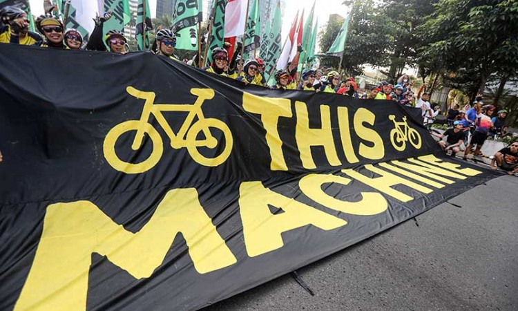 Pesepeda di Jakarta Gelar Aksi Hari Lingkungan Hidup Sedunia Saat CFD