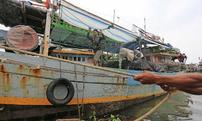 Harga Solar Naik, Ratusan Kapal Nelayan di Indramayu Tidak Melaut