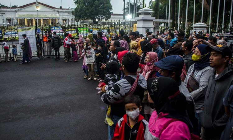 Jenazah Emmeril Kahn Mumtadz Disemayamkan di Gedung Pakuan Bandung