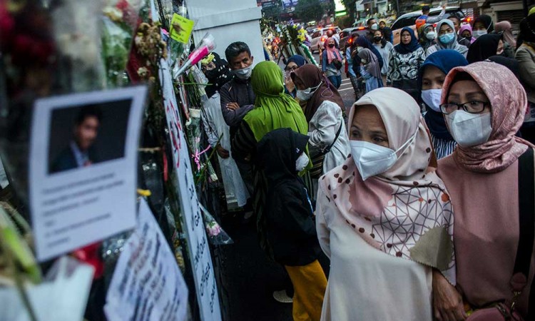 Jenazah Emmeril Kahn Mumtadz Disemayamkan di Gedung Pakuan Bandung