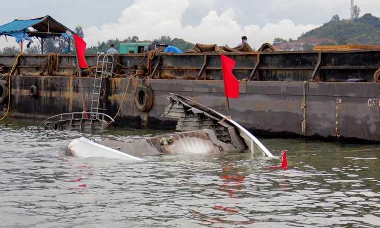 Kapal Ferry MV Dumai Line 5 Yang Tenggelam di Batam Mulai Dievakuasi