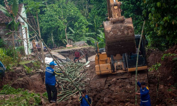 Perbaikan Ruas Jalan Penghubung Antardesa di Lebak Banten