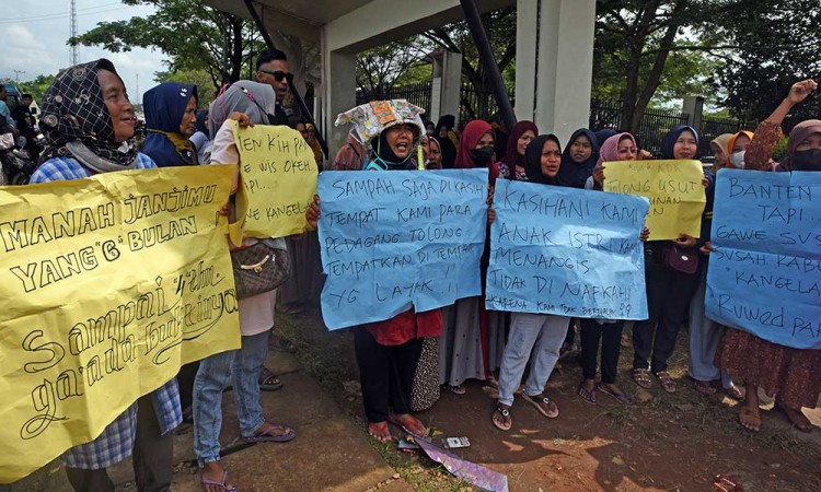 Tolak Penggusuran, Pedagang Pasar Lama di Banten Gelar Unjuk Rasa