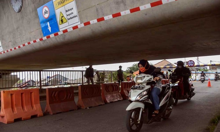 Pemasangan Box Girder Proyek Kereta Cepat Jakarta-Bandung Membuat Jembatan Antelope di Bekasi Jadi Pendek