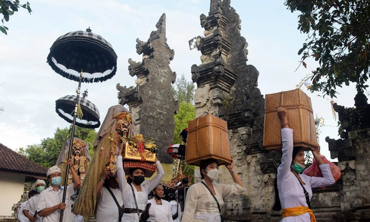 Jelang Perayaan Kuningan di Bali