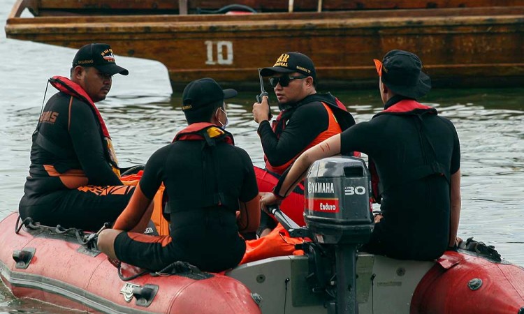 Tim SAR Gabungan Lakukan Pencarian Korban Kapal Tenggelam di Batam