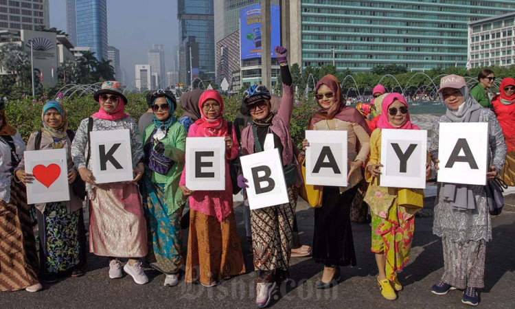 Melestarikan Kebaya Sebagai Warisan Leluhur