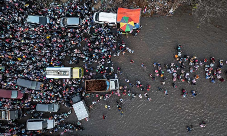 Banjir Rob Kembali Rendam Kawasan Industri di Pelabuhan Tanjung Emas Semarang