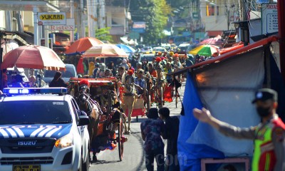 Arak-arakan Bendi Turun ke Jalan di Padangpanjang
