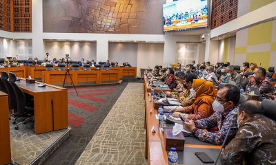 Menteri Keuangan Sri Mulyani Ikuti Rapat Kerja Dengan Banggar DPR Bahas RAPBN 2023