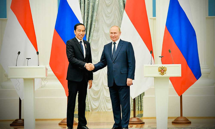 Jokowi Bahas Krisis Ukraina Saat Bertemu Vladimir Putin di Istana Kremlin