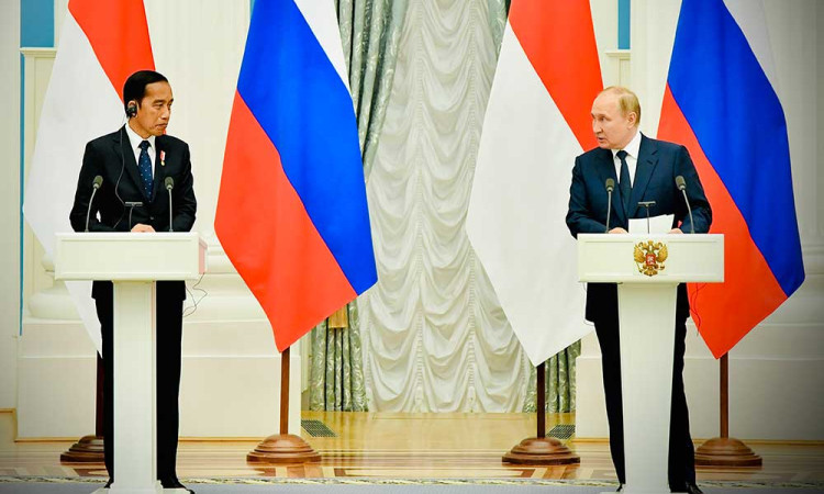 Jokowi Bahas Krisis Ukraina Saat Bertemu Vladimir Putin di Istana Kremlin