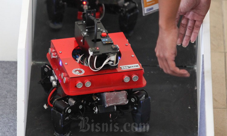 Kontes Robot Indonesia di Institut Teknologi Sepuluh Nopember Surabaya