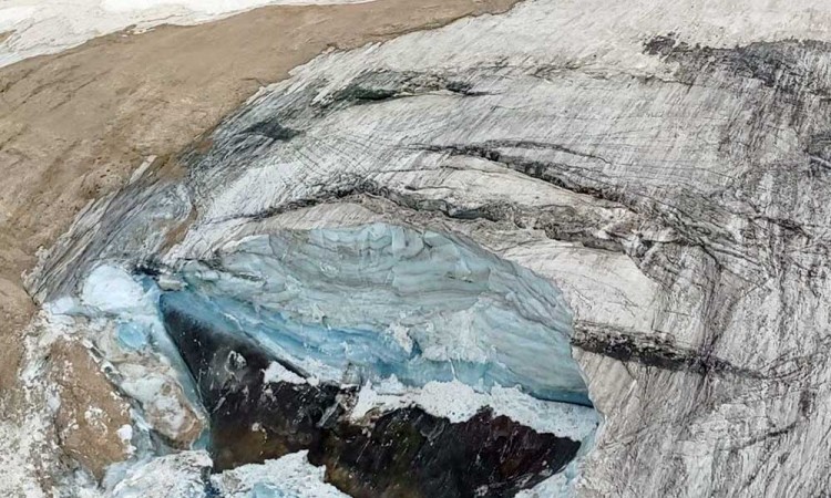 Ini Glester Es di Pegunungan Alpen Italia Yang Runtuh dan Menewaskan Enam Pendaki