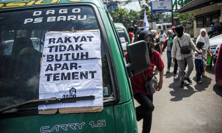 Warga Dago Elos Gelar Aksi Tolak Penggusuran di Kantor ATR/BPN Bandung