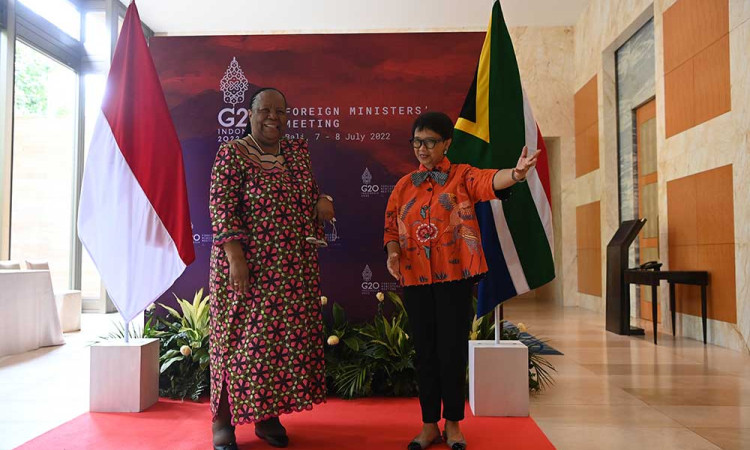Menlu Retno Marsudi Bertemu Dengan Sejumlah Menlu Negara Sahabat di Bali