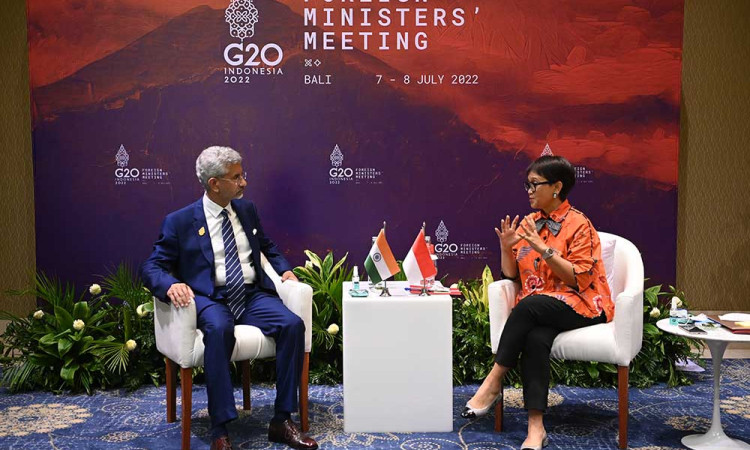 Menlu Retno Marsudi Bertemu Dengan Sejumlah Menlu Negara Sahabat di Bali