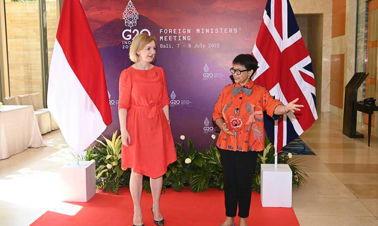 Menlu Retno Marsudi Bertemu Dengan Sejumlah Menlu Negara Sahabat di Bali