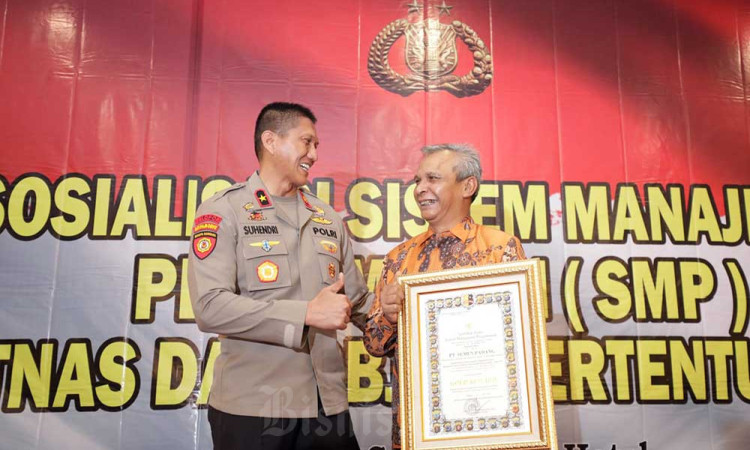 PT Semen Padang Terima SMP Gold Reward Dari Kapolri