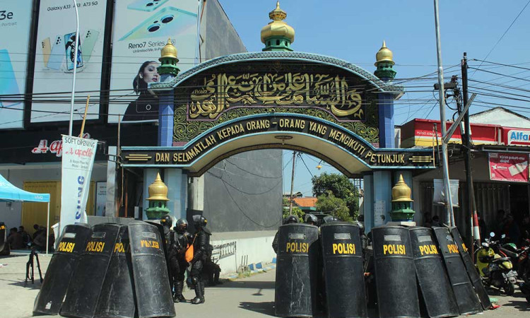 Polisi Jemput Paksa DPO Pencabulan di Pondok Pesantren Jombang