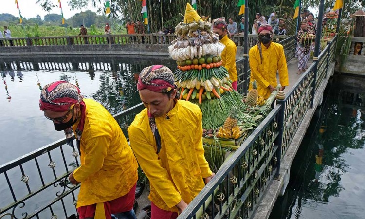 Tradisi Sadranan Lepen Sendang Sengon di Kawasan Lereng Gunung Sindoro