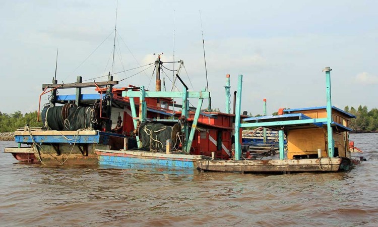 Kejari Dumai Tenggelamkan Kapal Pencuri Ikan Berbendera Malaysia