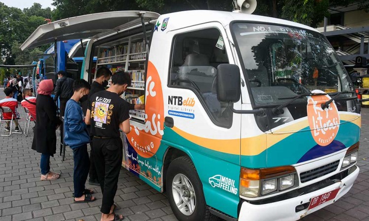 Mobil Kafe Literasi Keliling di NTP Suguhkan Kopi Gratis dan 400 Buku