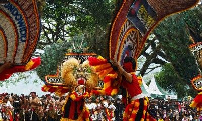 Atraksi Reog Ponorogo Hibur Pengunjung di Kawasan Wisata Telaga Ngebel Jawa Timur