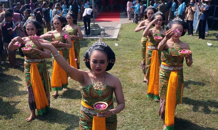 Sakralnya Kirab Ritual Agung Jayabaya di Kawasan Petilasan raja Sri Aji Jayabaya