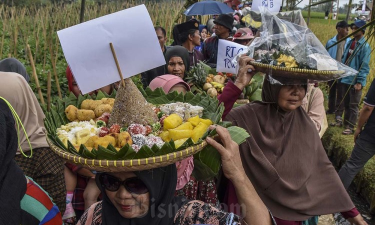 Festival Kolecer dan Beubeutian di Tasikmalaya