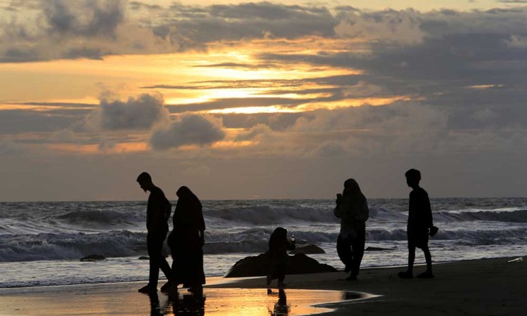 Pantai Suak Ujung Kalak di Aceh Ramai Dikunjungi Wisatawan