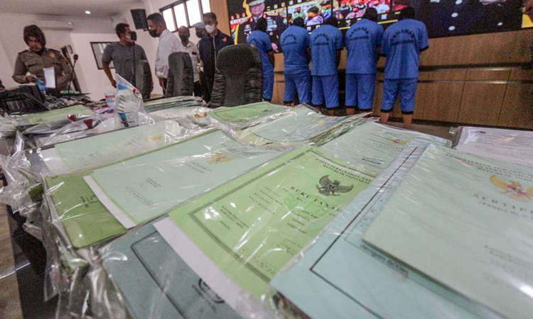 Satreskrim Polres Bogor Tangkap Pelaku Pemalsuan Ratusan Sertifikat Tanah