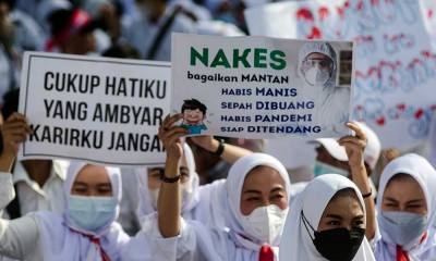 Nakes Honoror Gelar Unjuk Rasa di Gedung Sate Bandung