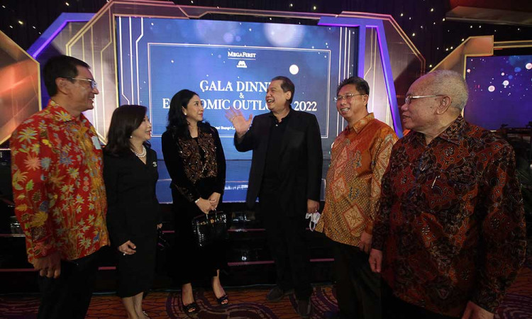 Bank Mega Mengadakan Economic Outlook