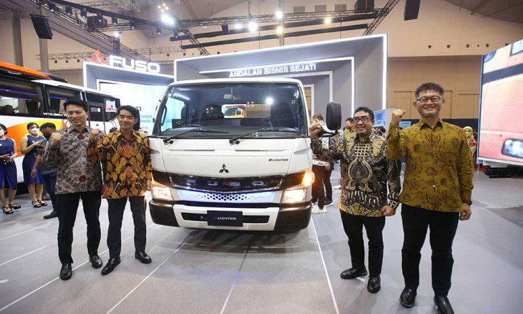 Mitsubishi FUSO Hadirkan Produk Kuat dan Ramah Lingkungan di GIIAS 2022